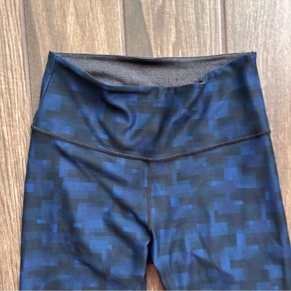 Peloton x WITH Pyramid Color High Waist Crop Capri Leggings in Blue Sz L - Picture 4 of 8